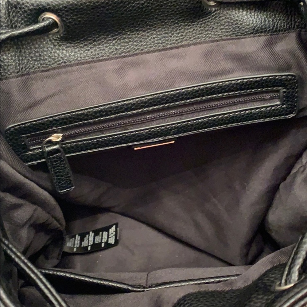 Leather backpack - Picture 3 of 3